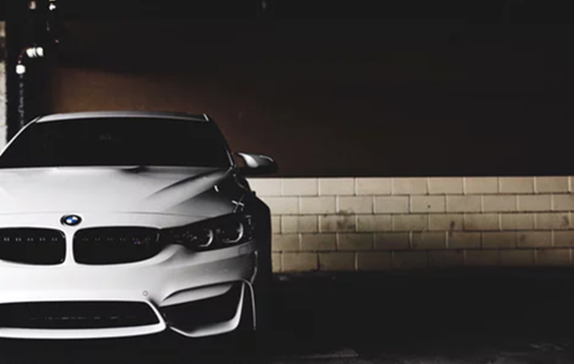 Los coches tienen muchas luces que manejar. ¿Cómo sé cuándo usar y cuál?