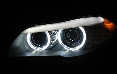 Los faros de los automóviles tienen un truco de agua nebulizada, los faros de automóviles tienen agua nebulizada, ¿cómo se hace?