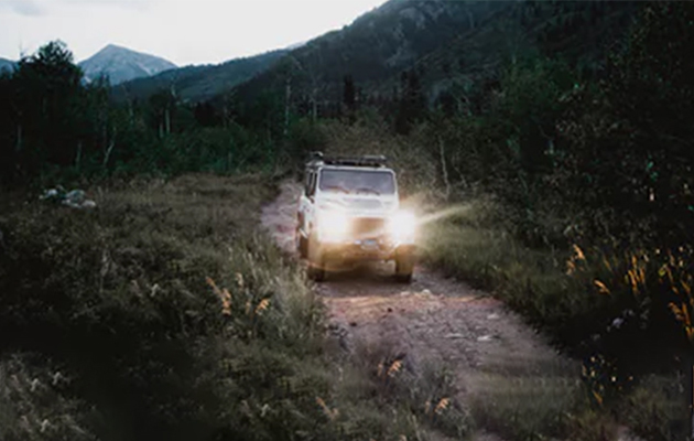 ¿El coche que enciende automáticamente los faros durante el día simboliza caro?