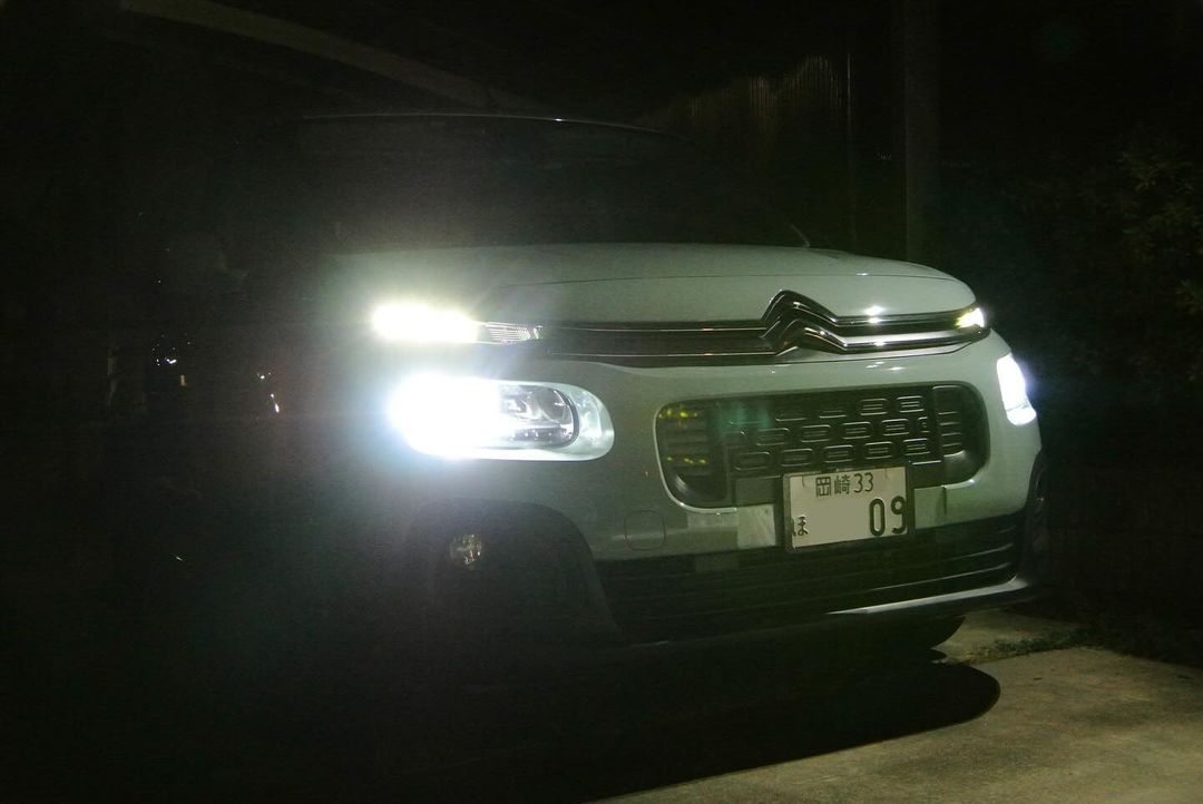 Al elegir bombillas de alta potencia para las modificaciones del automóvil